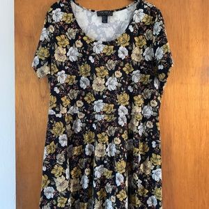 Plus Size 70s Floral Dress